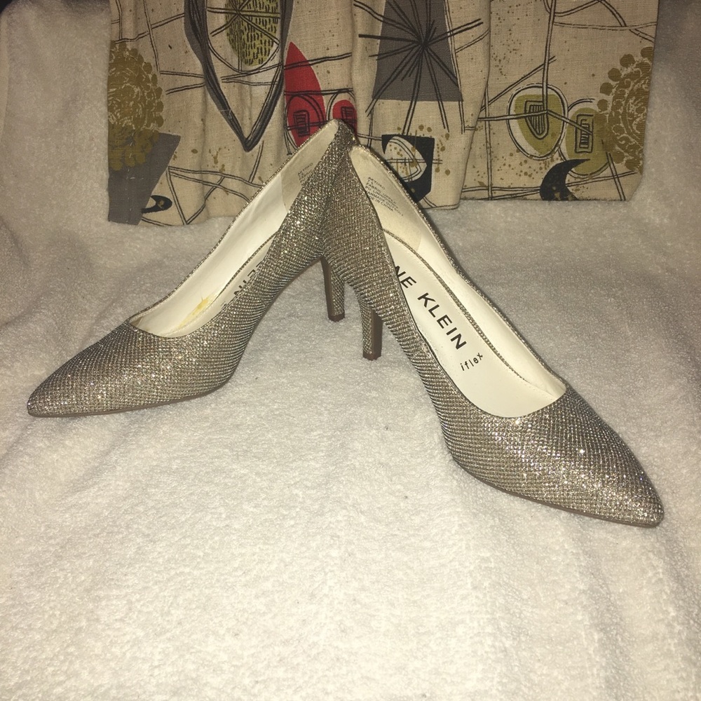 Anne Klein silver pumps mad men 60’s classy look